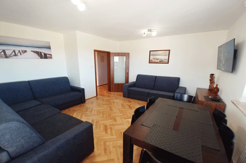 Apartament na morzem Gdask - MARINA. Kwatera prywatna blisko play Jelitkowo Brzeno Sopot. Nocleg Sopot tanio. Salon ujcie od wejcia z oglnym widokiem na cao. Zapraszamy caorocznie